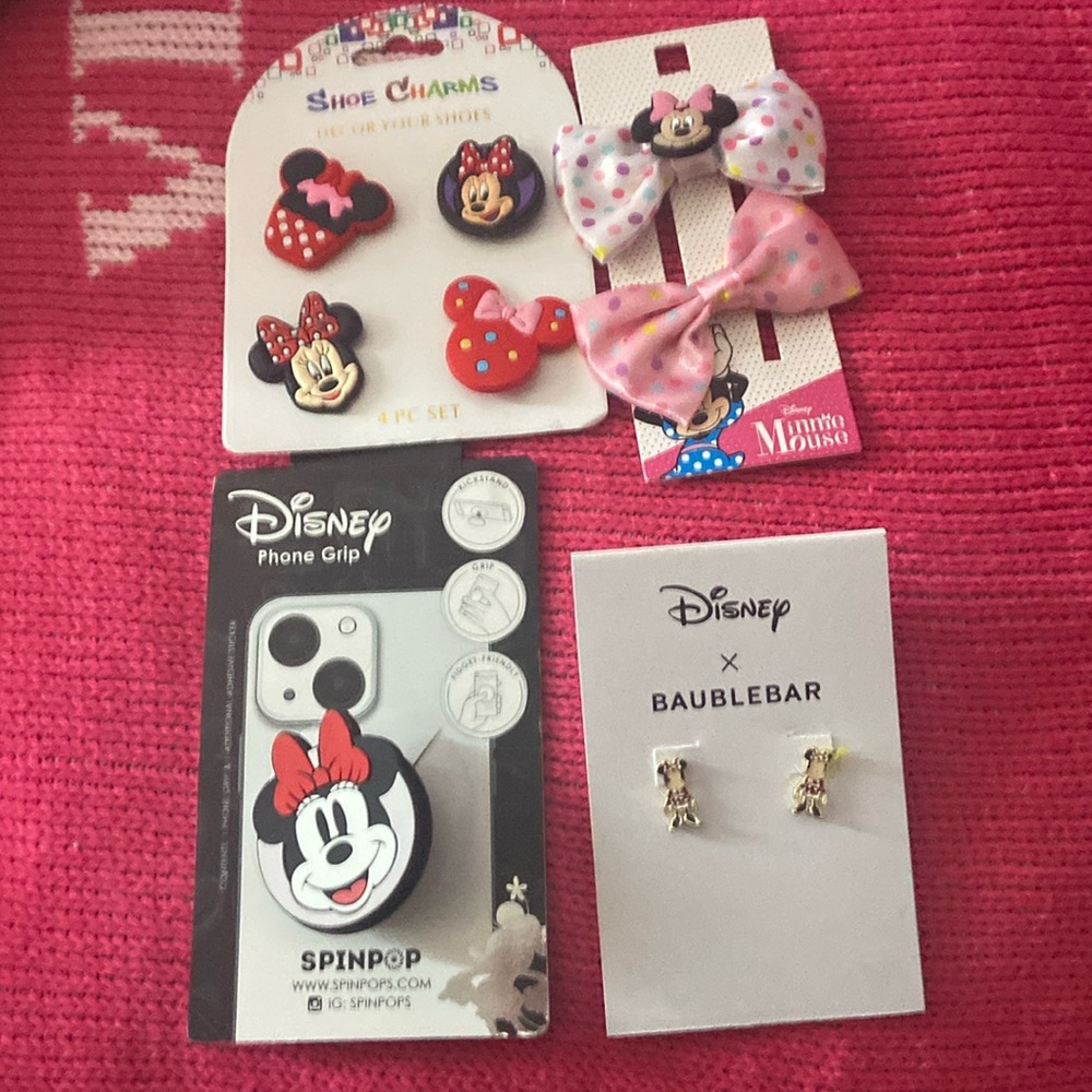 Minnie Mouse accessories